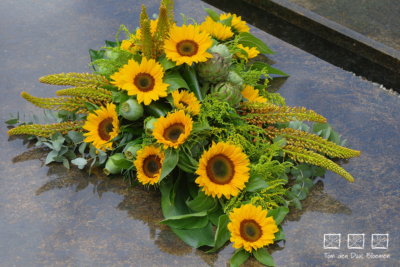 rouwstuk-nr14-arrangement-zonnebloemen1